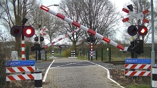 Spoorwegovergang Winsum // Dutch railroad crossing