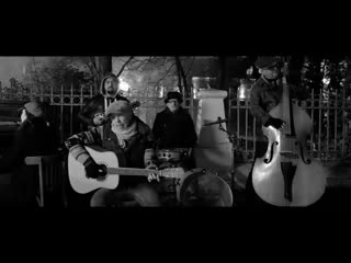 Сукачев трамвая разговор. Сукачев трамвая разговор. "разговор на остановке трамвая", гарик сукачев. Сукачев трамвая разговор. Сукачев трамвая разговор.