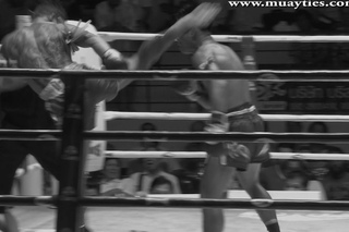 Muay Thai Fight - Pornsanae vs Pokkeaw -The famous Round 2, Lumpini Stadium Bangkok(Full HD)