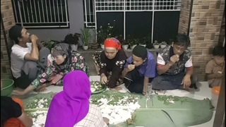 Terakhiran malam2 ngeliwet bareng  depan rumah⁉️karena lusa kita masuk puasa