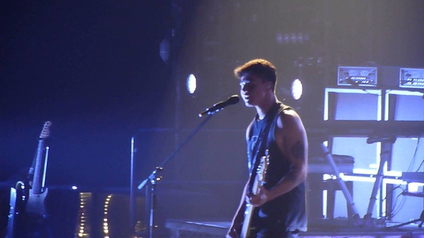5 Seconds of Summer Waste the Night, Sheffield Arena, 5th April