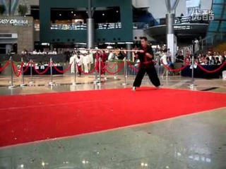 2012香港功夫节黄飞鸿三传余志伟嫡传弟子吴智勇洪拳之五郎八卦棍