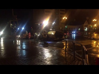 Перекресток Комсомольской и проспекта Победы в Южно-Сахалинске асфальтировали в дождь