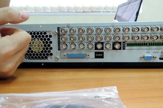 Видеообзор гибридного регистратора DH-DVR1604HF-U
