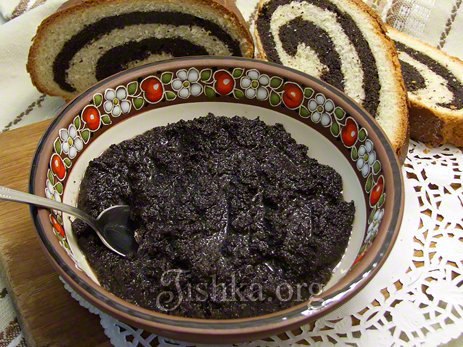 Маковая начинка для рулетов и булочек Простая в приготовлении, сочная и вкусная маковая начинка, прекрасно подходящая для сдобных рулетов и пирогов, а также для кулинарных изделий, которым еще