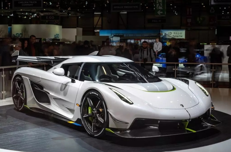 Снаряжённая масса Koenigsegg Jesko — 1420 килограммов, что всего на 25 килограммов больше, чем у Agera RS, и на 40 меньше, чем у One:1.