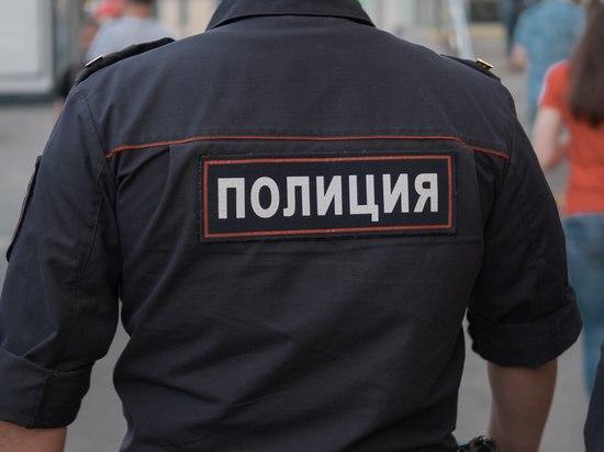 Полицейские спасли повисшего на карнизе окна мужчину в Некрасовке Полицейские спасли повисшего на карнизе окна мужчину в Некрасовке