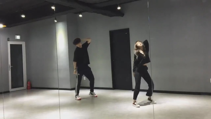 Weki Meki Yoojung Dances to Señorita ( Shawn Mendes, Camila
