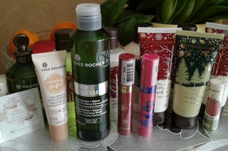 Освежающий подарок сюрприз от ив роше. Подарок сюрприз ив роше 2024. Летняя коллекция ив роше 2024. Набор ив роше в подарок в коробке. Подарок сюрприз ив роше 2024.