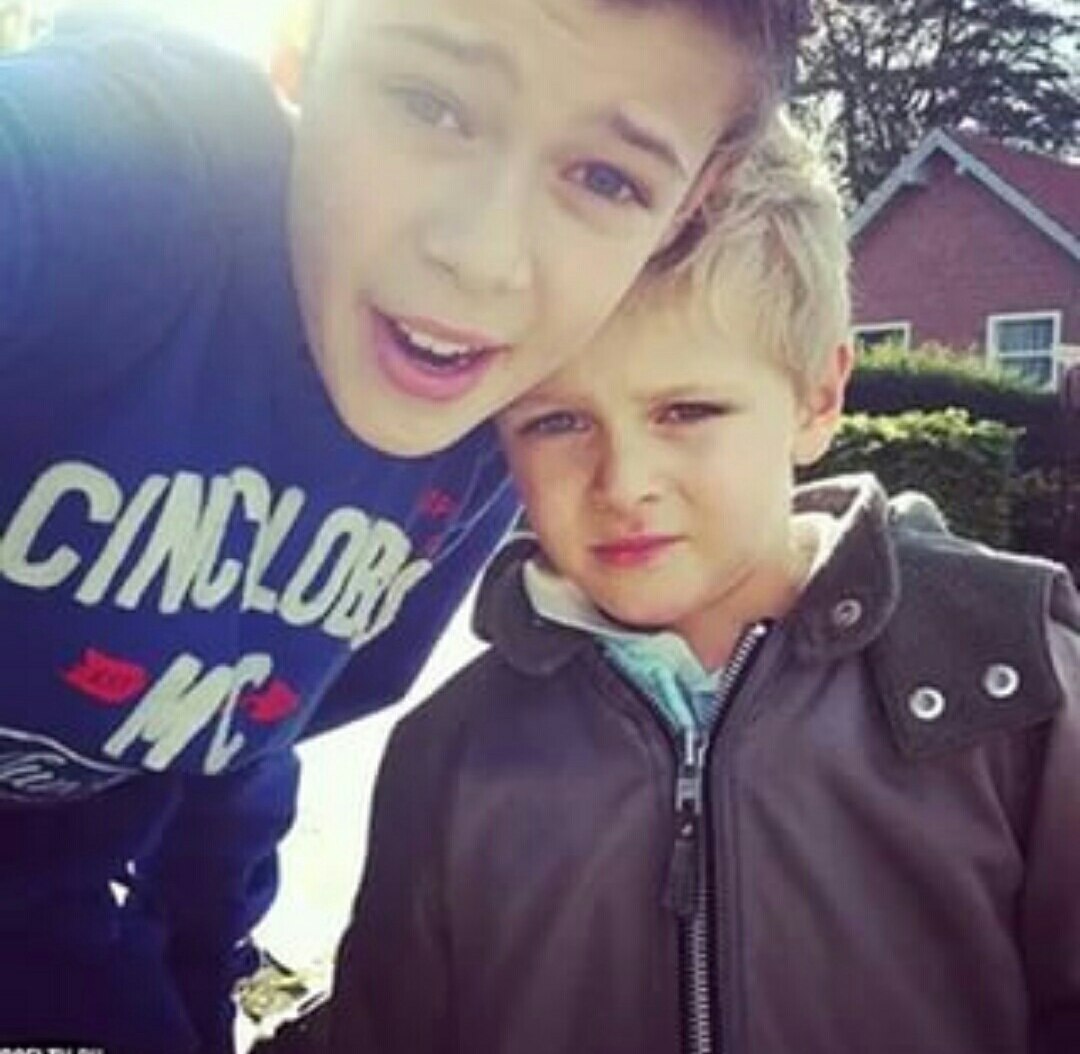 Красивые мальчики одинаковые