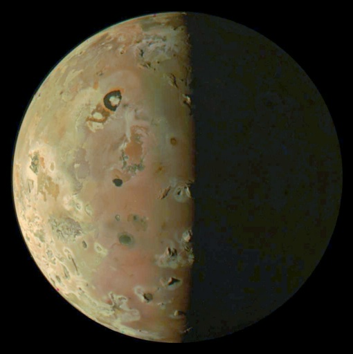 Опубликованы первые снимки Ио, сделанные зондом Juno в ходе последнего сближения с ним