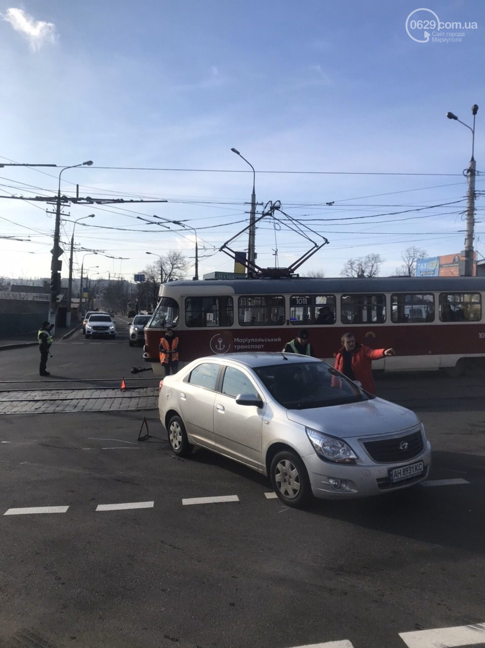 В Мариуполе на пересечении бульвара Шевченко и улицы Торговой возле пост-моста произошло ДТП Это картинка