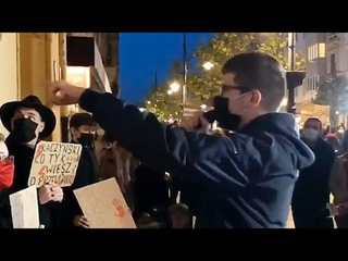 Прервать беременность нельзя: в Варшаве прошла акция протеста против запрета на аборты