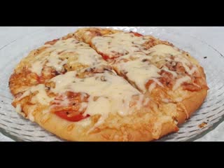 Быстрая пицца с помидорами и сыром
