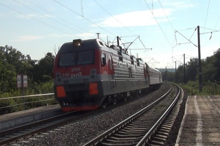 ЭП1М-696 «Фёдор Котляренко» с поездом №677 Владикавказ — Новороссийск