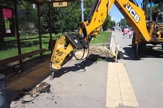 Экскаватор-погрузчик JCB 3CX с гидромолотом Delta F5