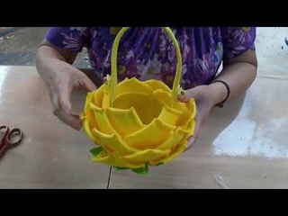 COMEMORE A PSCOA  COM ESSA  LINDA CESTINHA COM PTALAS DE ROSA SEM FRISADOR.