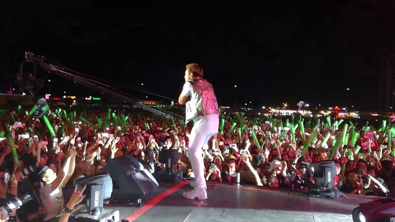 La Song Rain Bi at Smart Mega Concert Koh