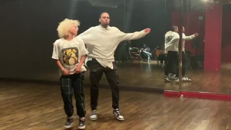 Dani Leight Easy (feat. Chris Brown)